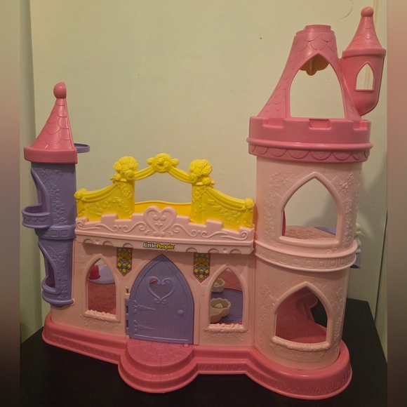 Little People Princess Muscial Dancing Palace & Cinderellas Dancing Carriage - Picture 10 of 17